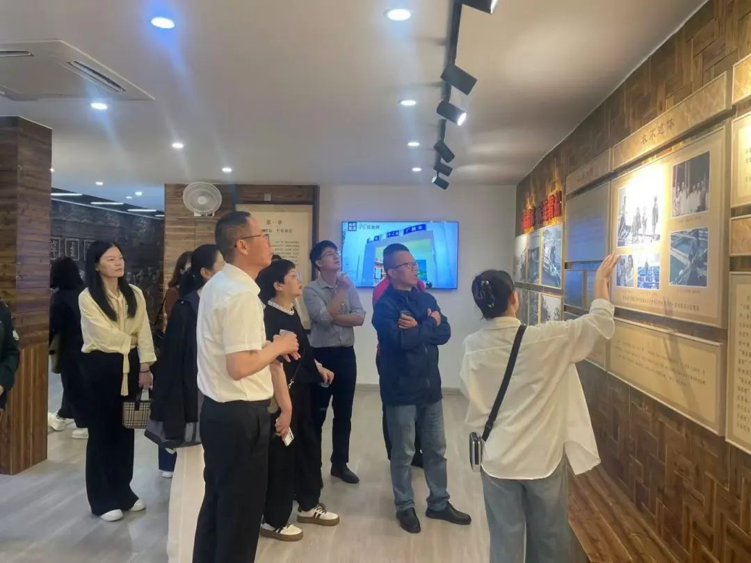 【万象城AWC风采】市万象城AWC公司下属企业联合开展“沿着足迹学思想悟伟力”主题党日暨现场学习活动